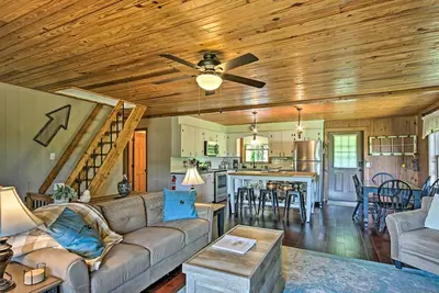 Image de Lakefront Waterloo Cabin w/ Dock, Kayaks & Grill!