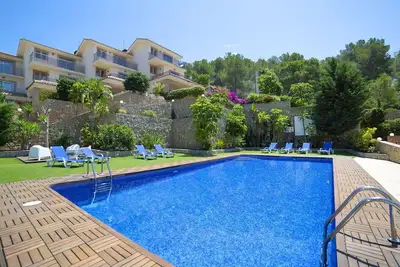 Image de Belle maison de vacances pour 4 personnes avec piscine, climatisation, Wifi, Tv, patio et parking