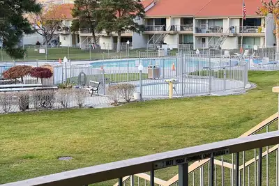 Image de Newly Renovated! Cb Condo unit 104 (sleeps up to 8)