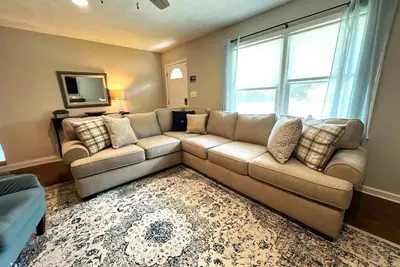 Image de 4br Near Ksu & Town Center | 5% / 10% Off