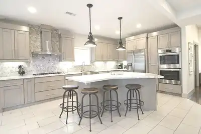 Image de Renovated 4 Bedroom, 3 Bath Private Home Fully-furnished near Mda, Tmc, Galleria