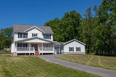 Image de Seneca Manor: \"Right Along Seneca Lake Wine Trail - Near Geneva! \"