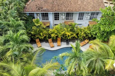 Image de Lovely in the Heart of Town steps from everything