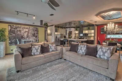 Image de Luxury Apartment: Walk to Bus + 1 Mi to Downtown!