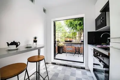 Quirky Art Deco Studio with Private Terrace