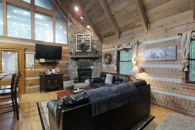 Image de Blessed Nest (1-Bedroom Cabin) with Pool by RedAwning