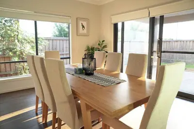 Image de Modern Homly 6brm House for Big Group at Pakenham