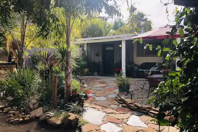 Image de Fallbrook Comfy Cottage