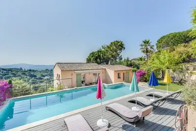 Image de Maison de vacances privée avec climatisation, piscine privée, Wifi, Tv, terrasse, vue panoramique