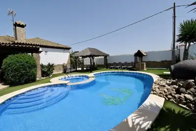 Image de Beautiful private Villa with pool with outdoor Jacuzzi and air conditioning