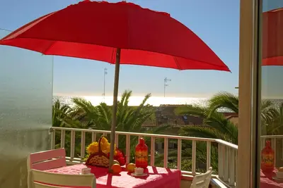 Image de Studio apartment with balcony with sea view 50 meters from the sea