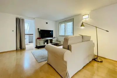 Image de Lovely attic apartment with Awesome views and A/C!