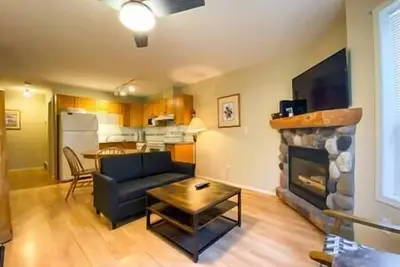 Image de Riverside Townhouse - Patio - 5 min to Ski Hill