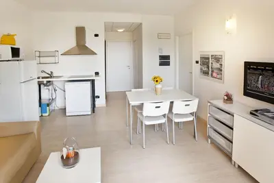 Image de Two-room apartment with lake view
