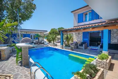 Image de Maison de vacances privée avec bain à remous, climatisation, Wifi, piscine privée, Tv, terrasse