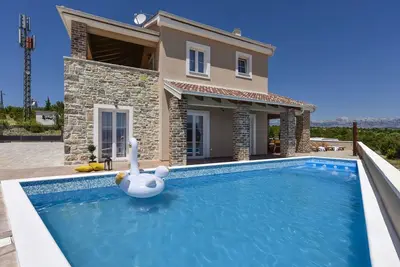 Image de Belle maison de vacances privée avec piscine privée, Wifi, climatisation, Tv et terrasse
