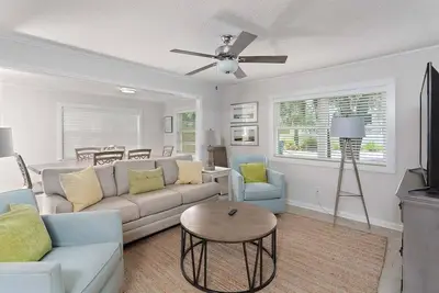 Image de Pet Friendly with private pool and fenced yard!