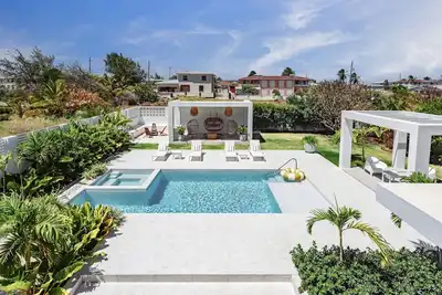 Image de 🌴 5 Bed Villa, Ocean View, Pool with Jacuzzi, Near Crane beach🌴