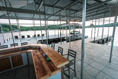 Image de A 5500 sq ft. Luxury Home~Huge Boat Dock~Perfect for Large Groups~Waterfront~Pool Table~Firepit