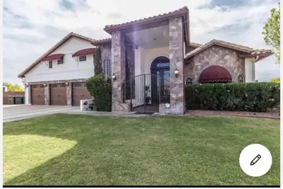 Image de Beautiful property in Peoria with 7 bedrooms, 4. 5 baths & pool! Close to stadium