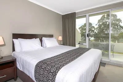 Image de Horizons 113 - Lake Front Studio Apartment - Stunning lake front apartment