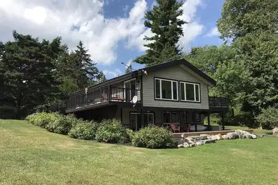 Image de Renovated 3 Bed, 3 Bath. Mins from Port Sandfield. Tennis! Beach!