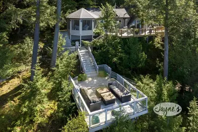 Image de Gorgeous New Build on Rosseau with Pictuesque Views! ! Sunset Deck! Sleeps 12!