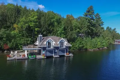 Image de 5 bdrm, 4 bath, Lake Joe Island Property! Boathouse!