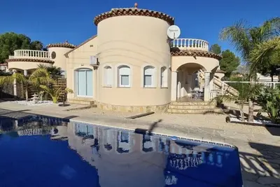 Image de Magnificent modernist house with pool and zen area