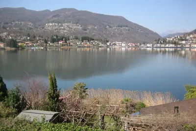 Image de Moderne, confortable loft, à droite sur le lac et le Monte Caslano.
