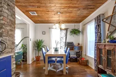 Image de Charming 3-bedroom Bungalow! Close to Downtown and Ut - walkable to lots!