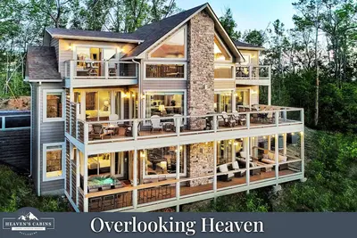 Image de Astonishing Luxury Cabin near Downtown! 5 Masters! Fire Pits! Breathtaking Views