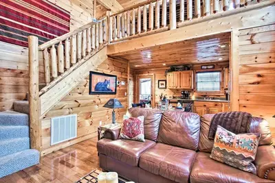 Image de **New Listing** Mountain Chic Cabin - Gatlinburg