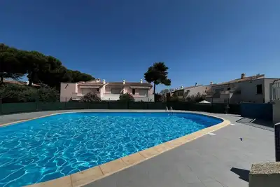 Image de Studio cabine dans une résidence avec piscine, proche du village naturiste