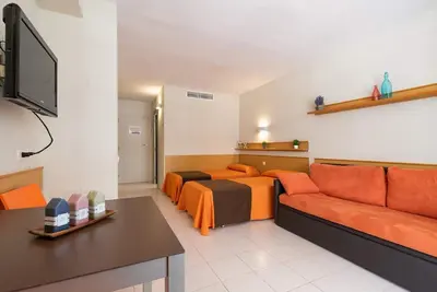 Studio supérieur climatisation près de la plage