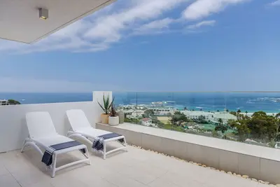 Image de Stunning Ocean & Mountain Views with Rooftop Jacuzzi