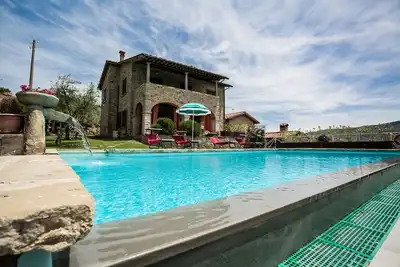 Villa in Castiglion Fiorentino, Cortona, air conditioning, pool, stunning view, Wi-Fi