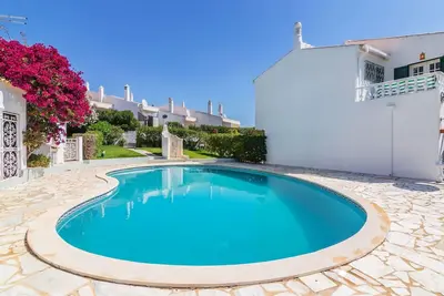 Image de Belle maison de vacances avec piscine, Wifi, climatisation, Tv, terrasse et animaux admis