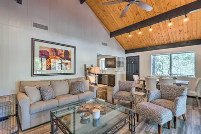 Image de Deck w/ Wooded Views: Rustic-Chic Prescott Cabin!