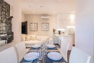 Image de Luxuriate in the Cozy Apartment near Mount Royal