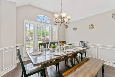 Image de Beautiful Home, spacious office & Xbox Game Room.