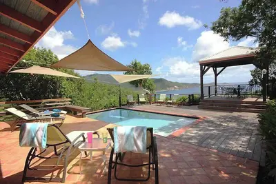 Image de Over the Rainbow-piscine, romantiques, des vues privées Reef Bay