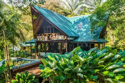 Image de Tropical beachfront house w/ private pool, lanai, balcony & beach access