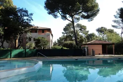 Image de Appartement 2 pièces avec terrasse, piscine, parking privé et proche plage à Saint-Aygulf