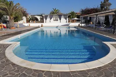 Image de Maganuco Beach House Seafront. Private Pool.