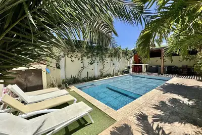 Image de Villa privée avec quatre chambres et piscine au Merlot Villas Aruba à Palm Beach