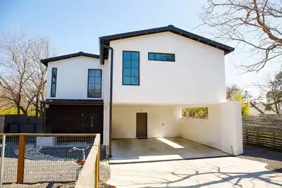 Image de Gorgeous Modern Home in East Austin!