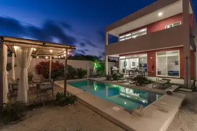 Image de Beautiful Beach house 3b, 2 Bath w/Pool - steps for the beach!