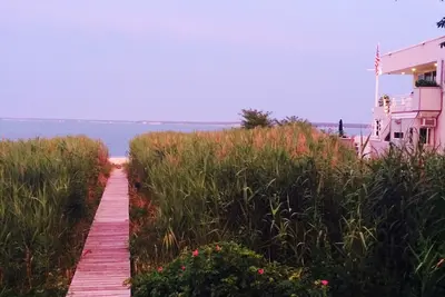 Image de Waterfront home with private beach on Peconic Bay