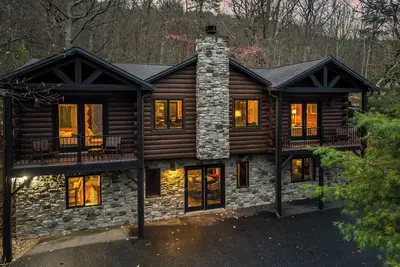 Image de We are excited to offer this wonderful property, Fireside Lodge, a premier property offered through Vacay Away!